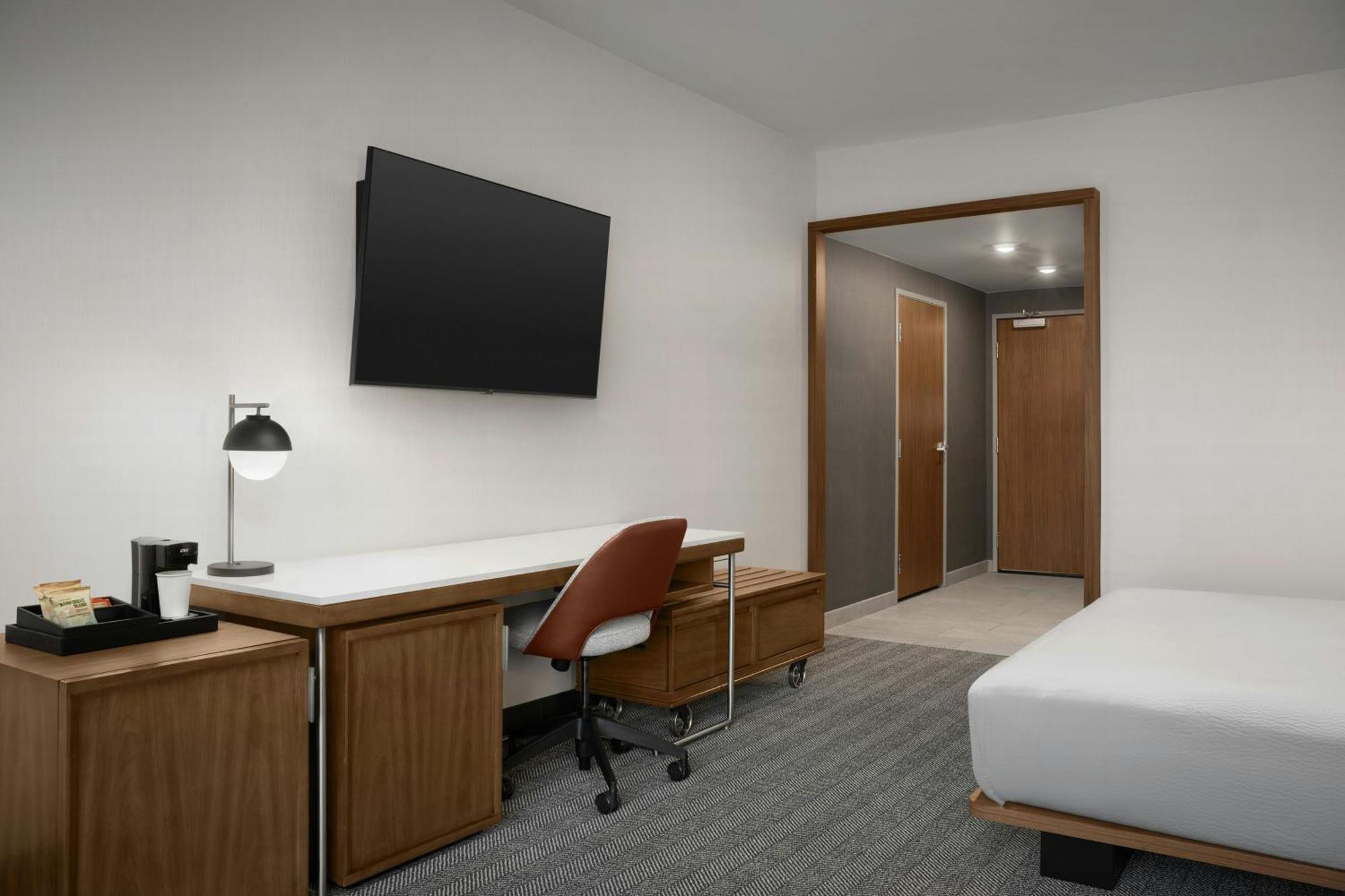 Отель Courtyard By Marriott Antioch Питтсбург Экстерьер фото